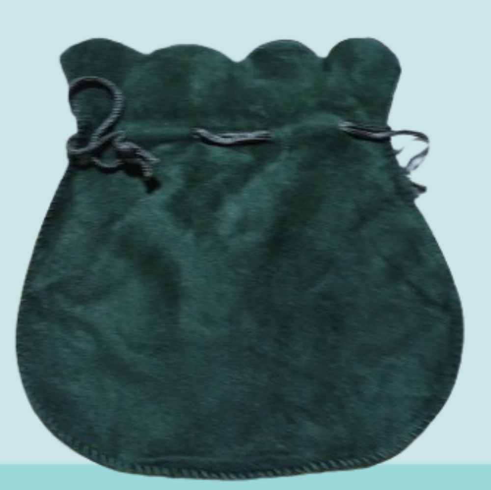 👣4/$20. Green Pouch for Storing Small Miscellaneous Jewelry Items